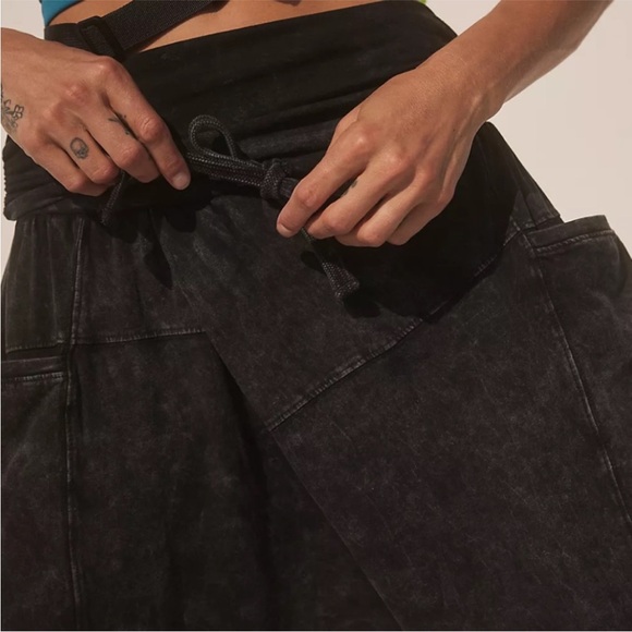 NWOT Free People Hot Shot Sport Pants in Black Size Large - Picture 5 of 6